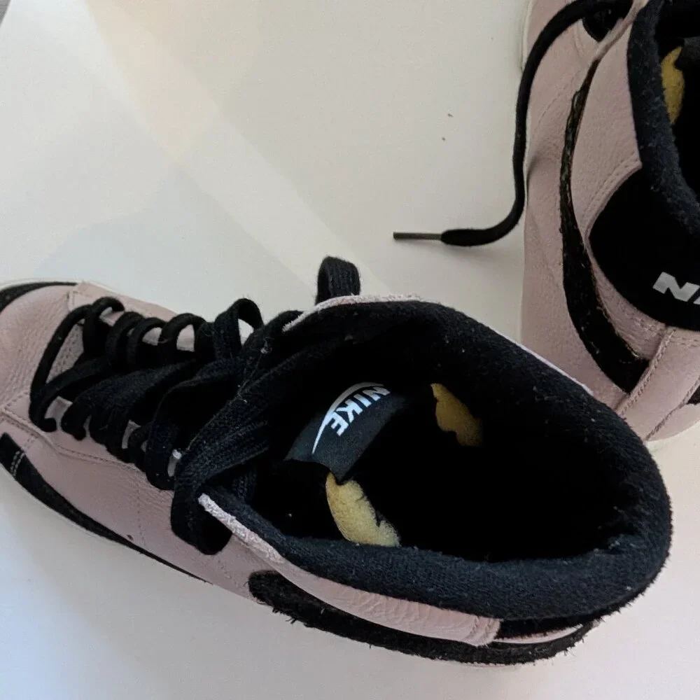 Nike Women's High-Top Sneakers Pink and Black